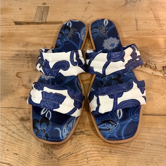 Boden Silk Printed Navy and White Floral Sandals - Picture 3 of 9